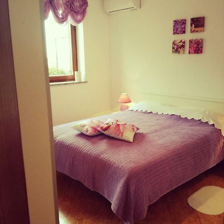 Room Kris With Private Entrance & Private Bathroom Vilanija Exterior foto