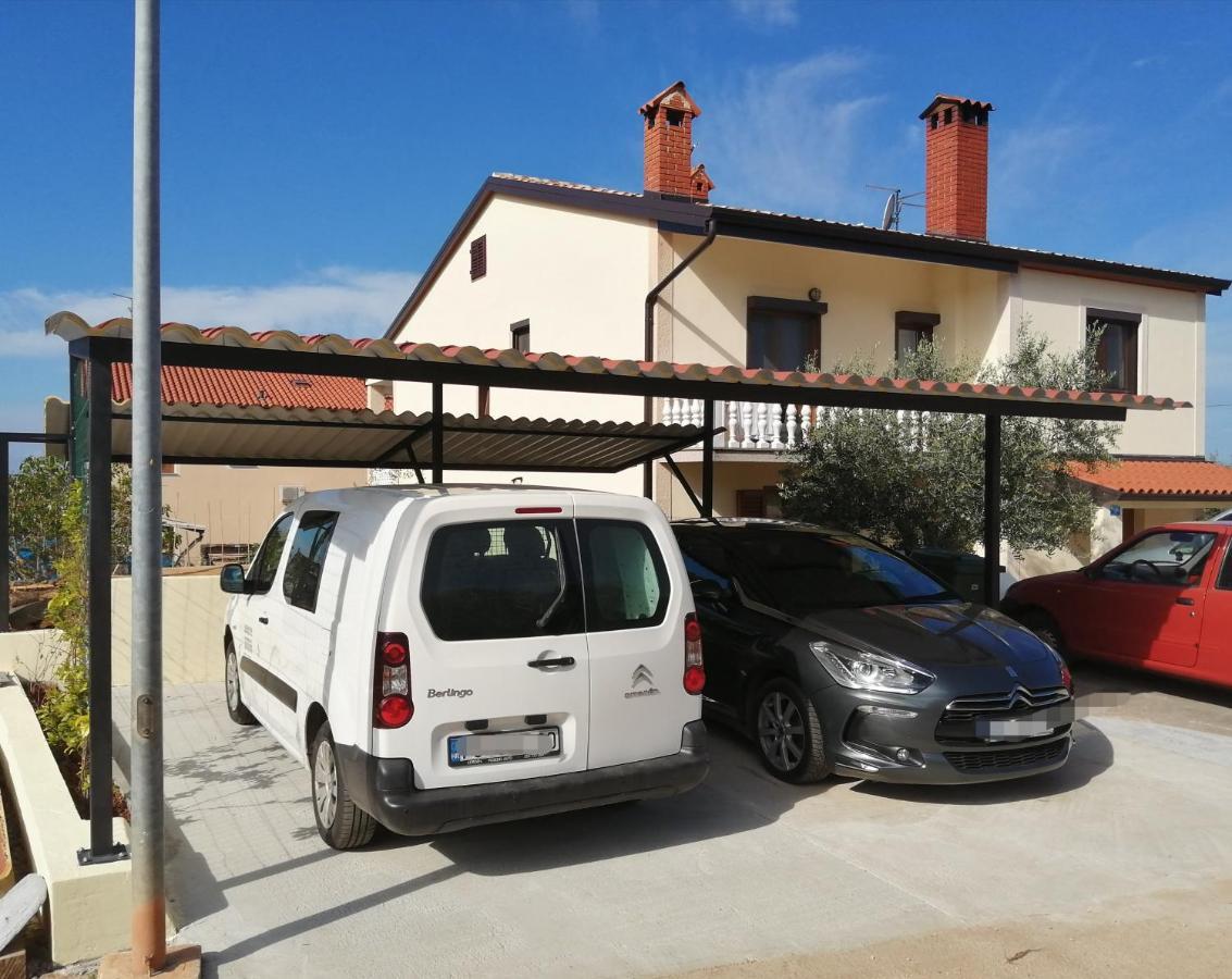 Room Kris With Private Entrance & Private Bathroom Vilanija Exterior foto