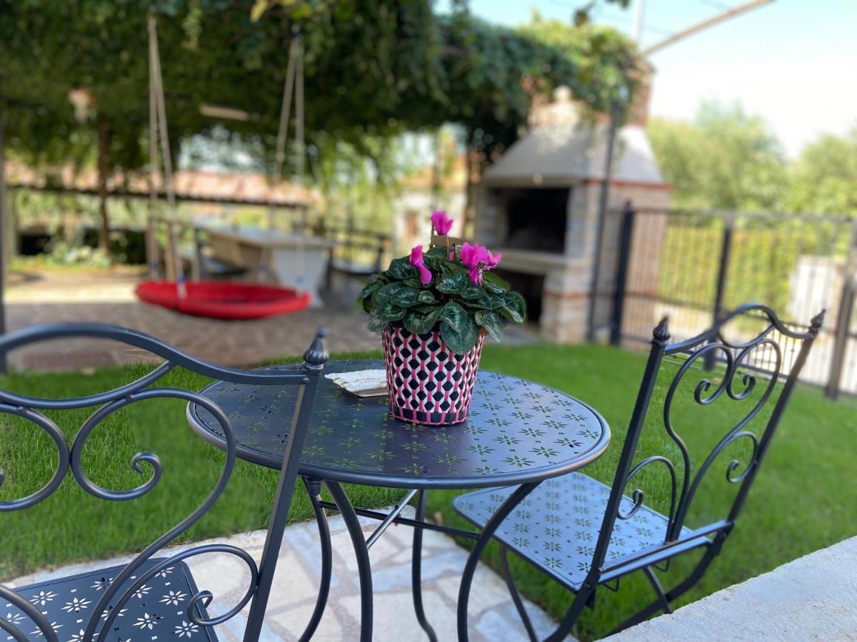Room Kris With Private Entrance & Private Bathroom Vilanija Exterior foto