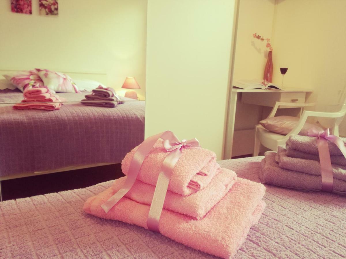 Room Kris With Private Entrance & Private Bathroom Vilanija Exterior foto