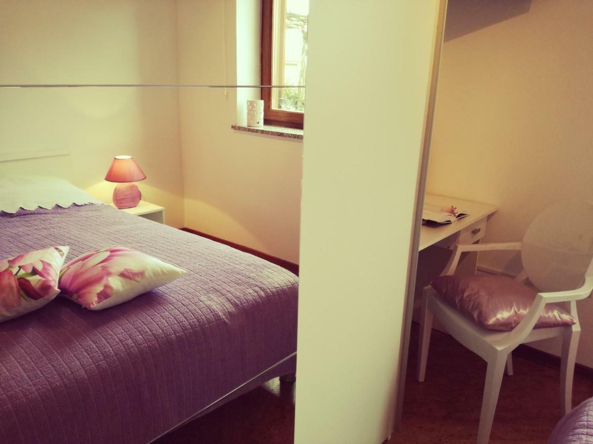 Room Kris With Private Entrance & Private Bathroom Vilanija Exterior foto